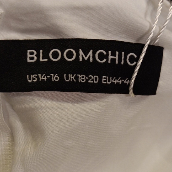 NWT. BloomChic White/Blue Tropical Leaf Print and White Cami Romper Side Tie - Picture 5 of 12